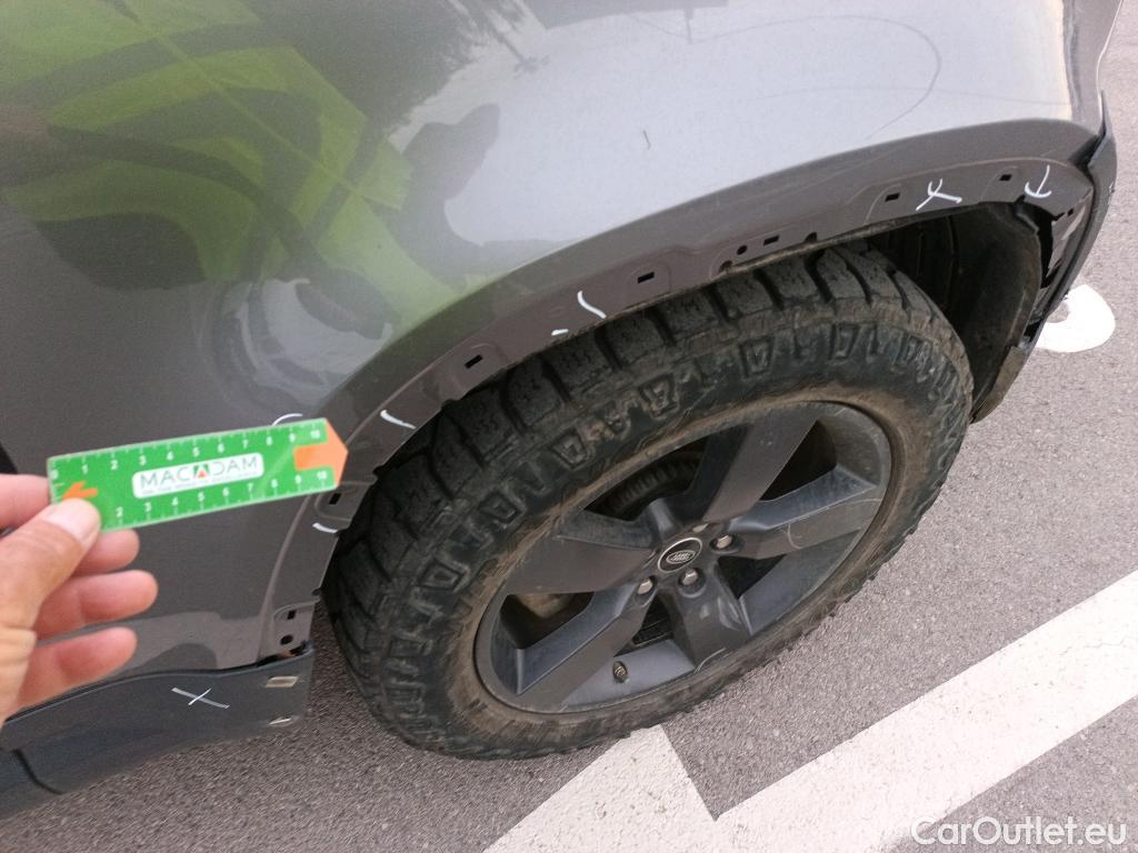  Land Rover  Defender LAND ROVER  / 2019 / 5P / todoterreno 2.0 P300 SI4 SE 110 Auto 4WD #9
