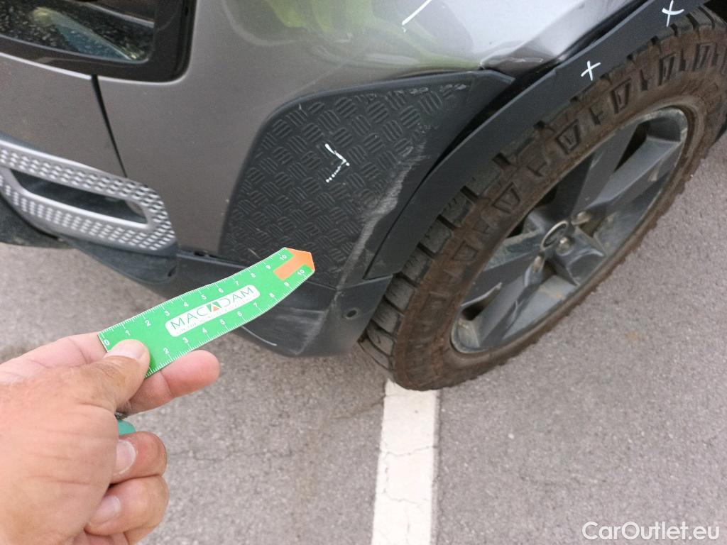  Land Rover  Defender LAND ROVER  / 2019 / 5P / todoterreno 2.0 P300 SI4 SE 110 Auto 4WD #50