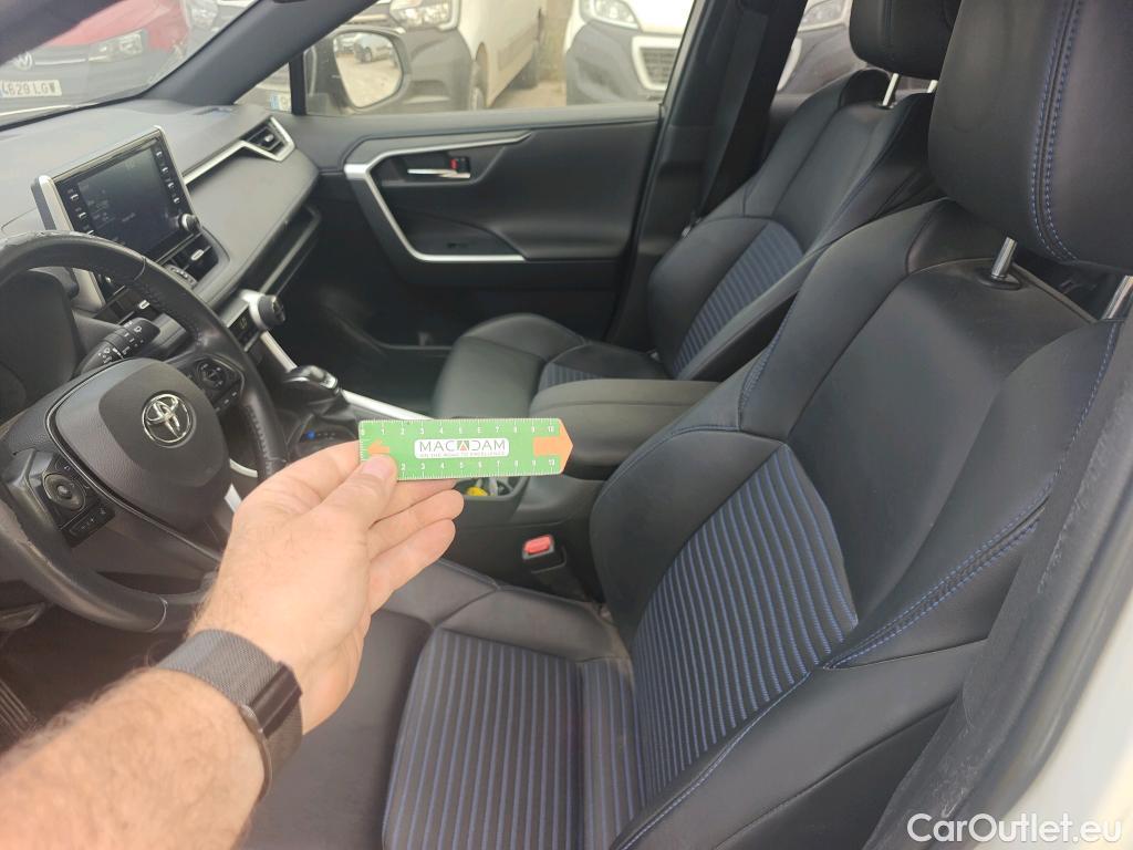  Toyota  RAV4 TOYOTA  / 2018 / 5P / todoterreno 2.5l 220H Style 4WD #26