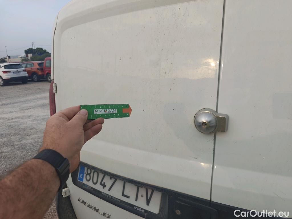  Fiat  Doblo FIAT Doblò Cargo/2015/4P/furgón derivado de turismo Cargo SX 1.3 Mjet 70 kW (95 CV) #21