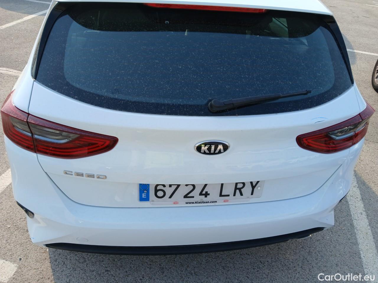  KIA  Cee'd KIA Ceed / 2018 / 5P / berlina con portón 1.0 T-GDi 74kW (100CV) Drive #19