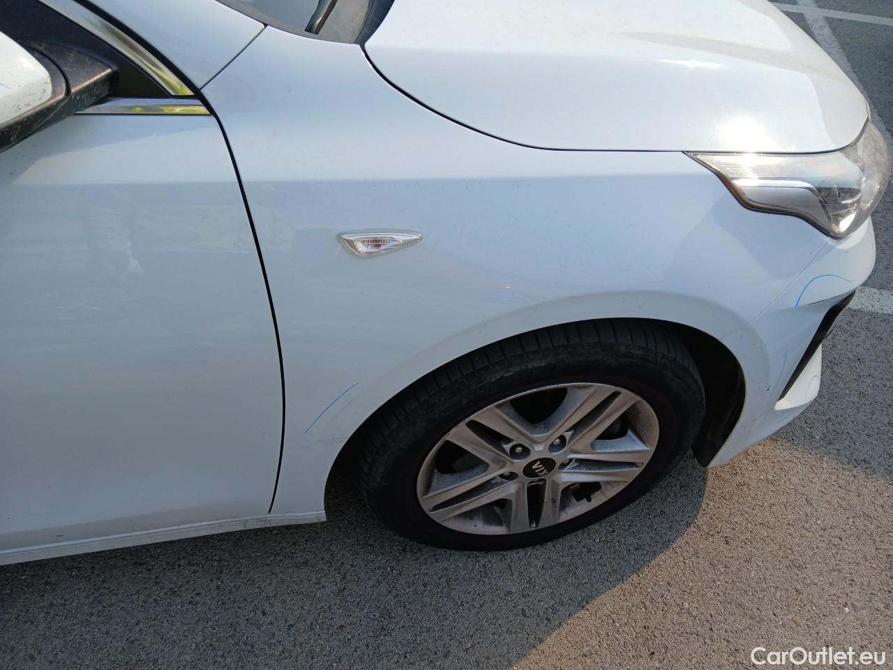  KIA  Cee'd KIA Ceed / 2018 / 5P / berlina con portón 1.0 T-GDi 74kW (100CV) Drive #31