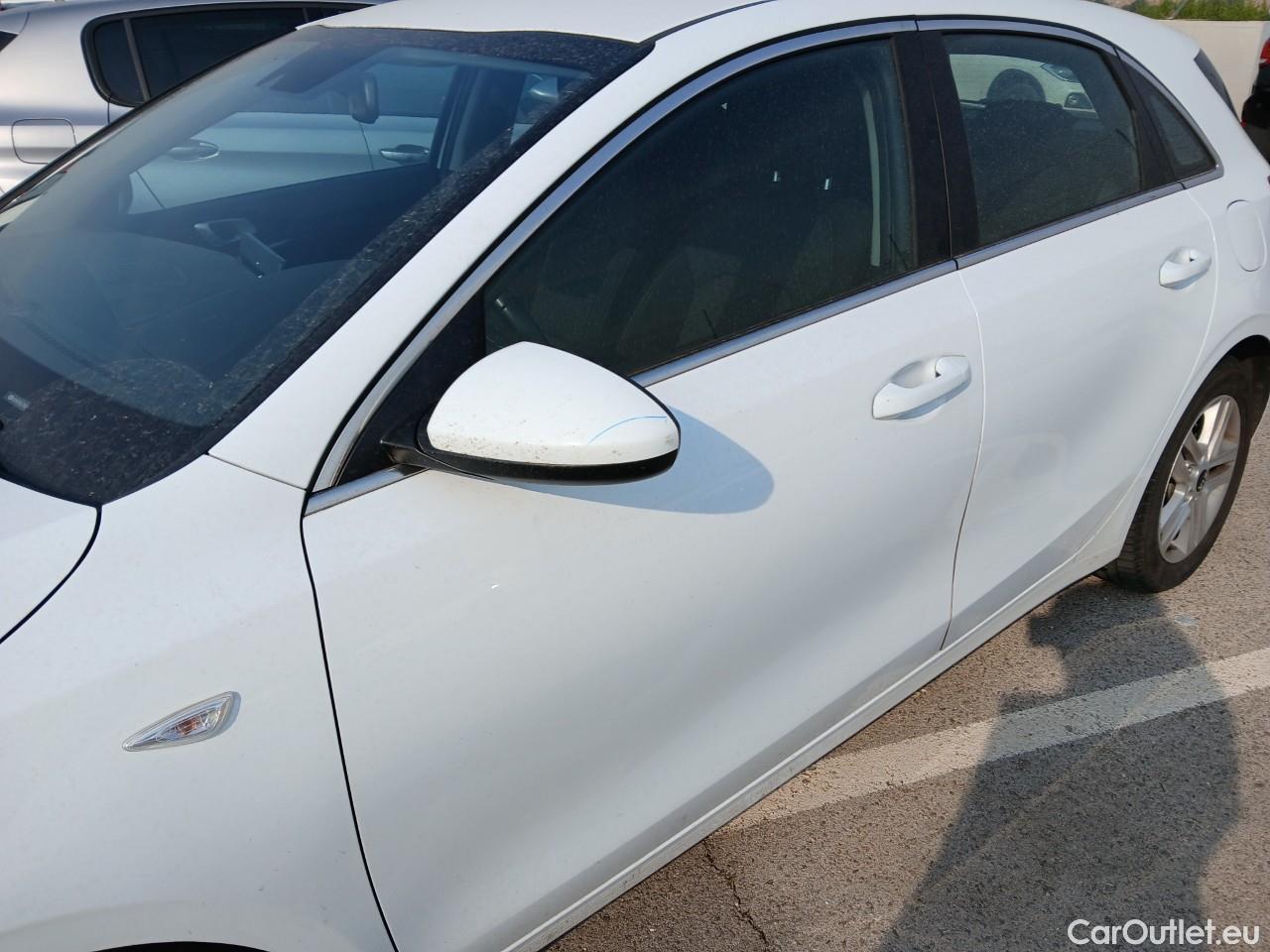  KIA  Cee'd KIA Ceed / 2018 / 5P / berlina con portón 1.0 T-GDi 74kW (100CV) Drive #12
