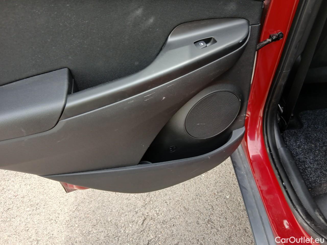  Land Rover  Discovery HYUNDAI Kona / 2020 / 5P / todoterreno 1.6 CRDI 100kW (136CV) 48V Tecno 4X2 #5