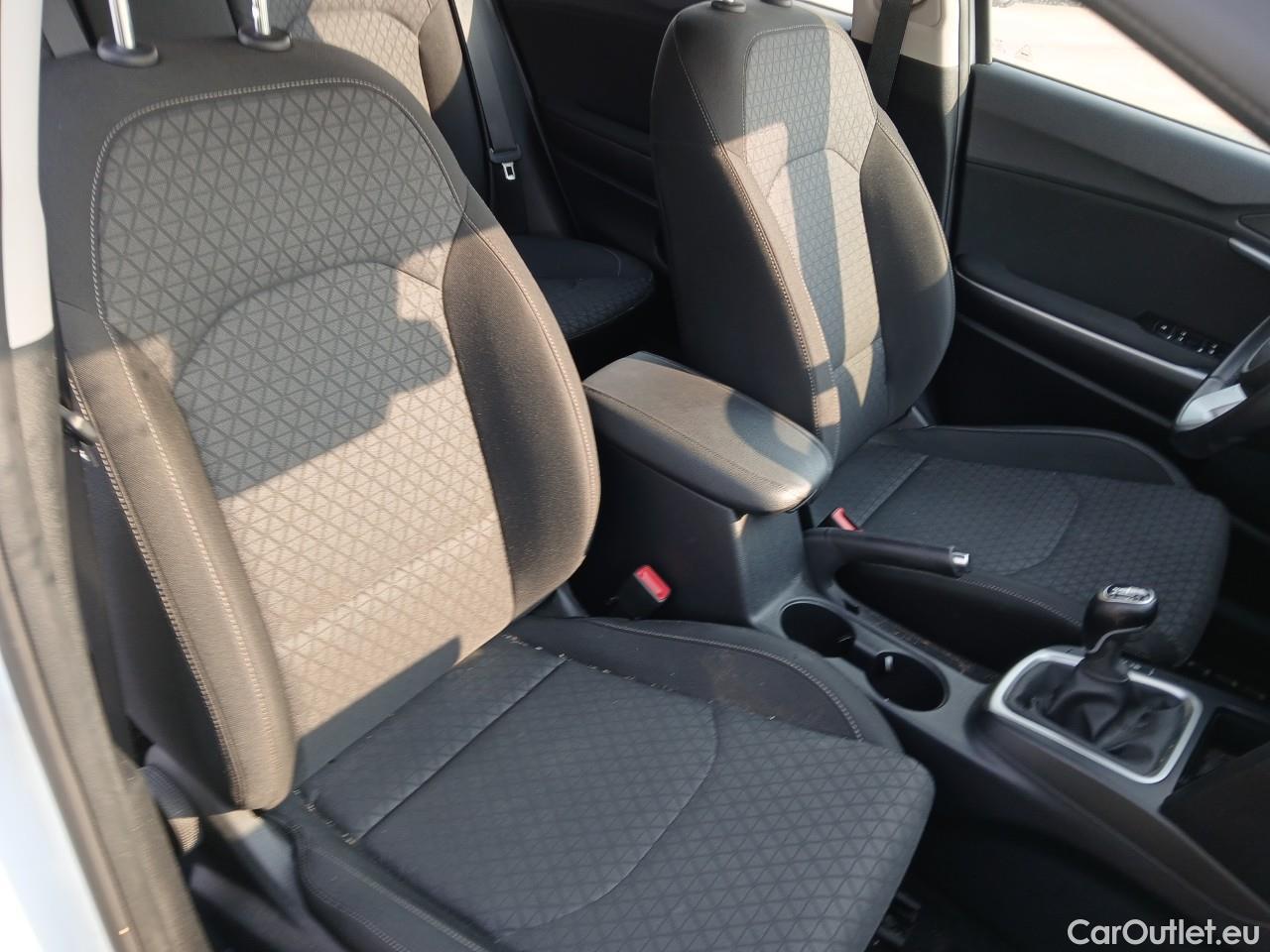  KIA  Cee'd KIA Ceed / 2018 / 5P / berlina con portón 1.0 T-GDi 74kW (100CV) Drive #3