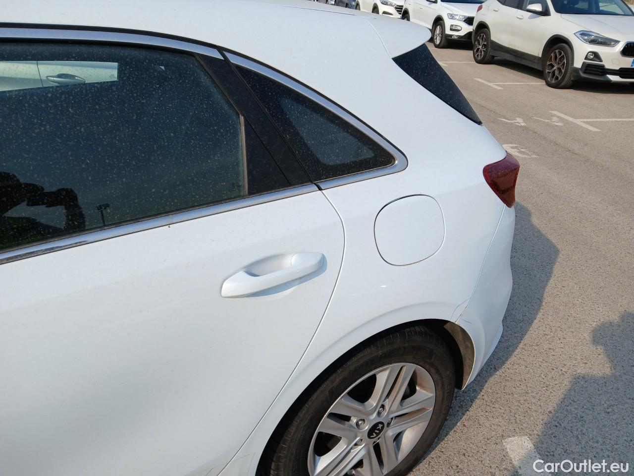  KIA  Cee'd KIA Ceed / 2018 / 5P / berlina con portón 1.0 T-GDi 74kW (100CV) Drive #14