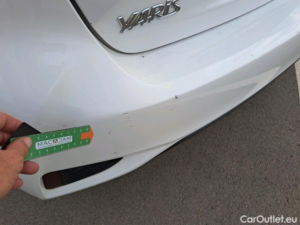  Toyota  Yaris TOYOTA  / 2017 / 5P / berlina con portón 1.5 Hybrid Active #16