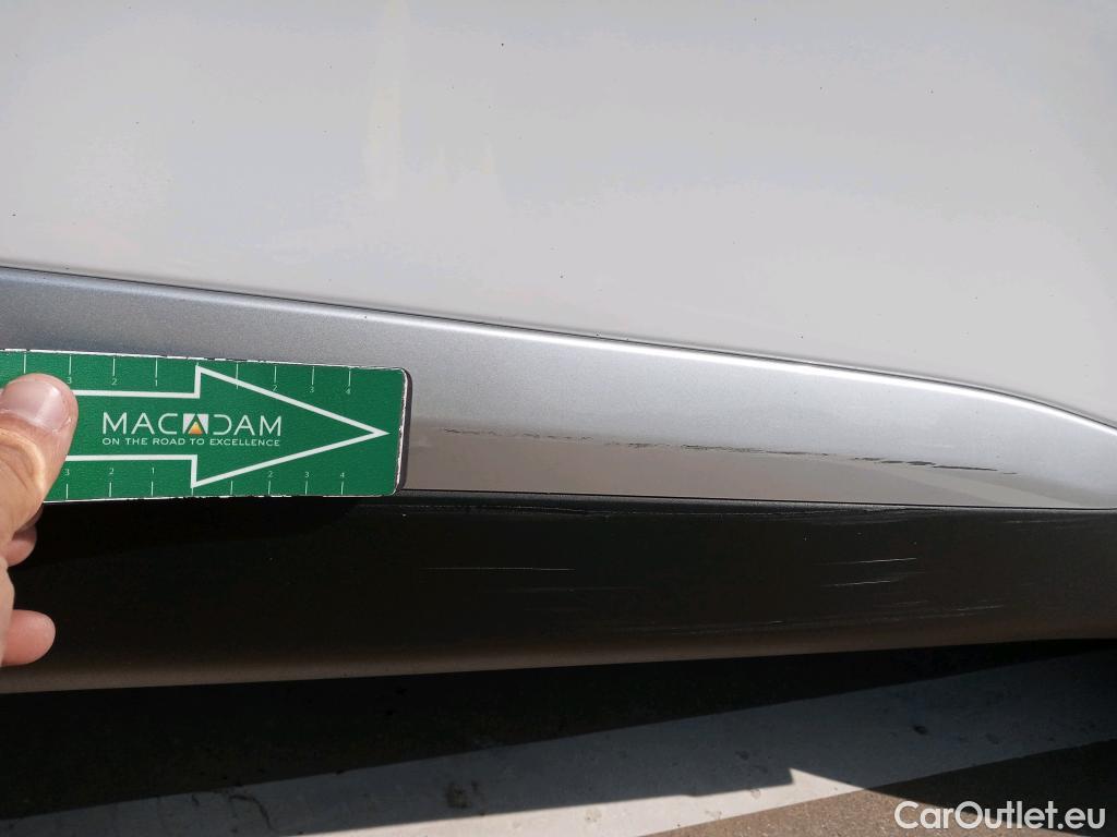  Peugeot  2008  Allure Pack 1.2 PureTech 130CV AT8 E6d #19