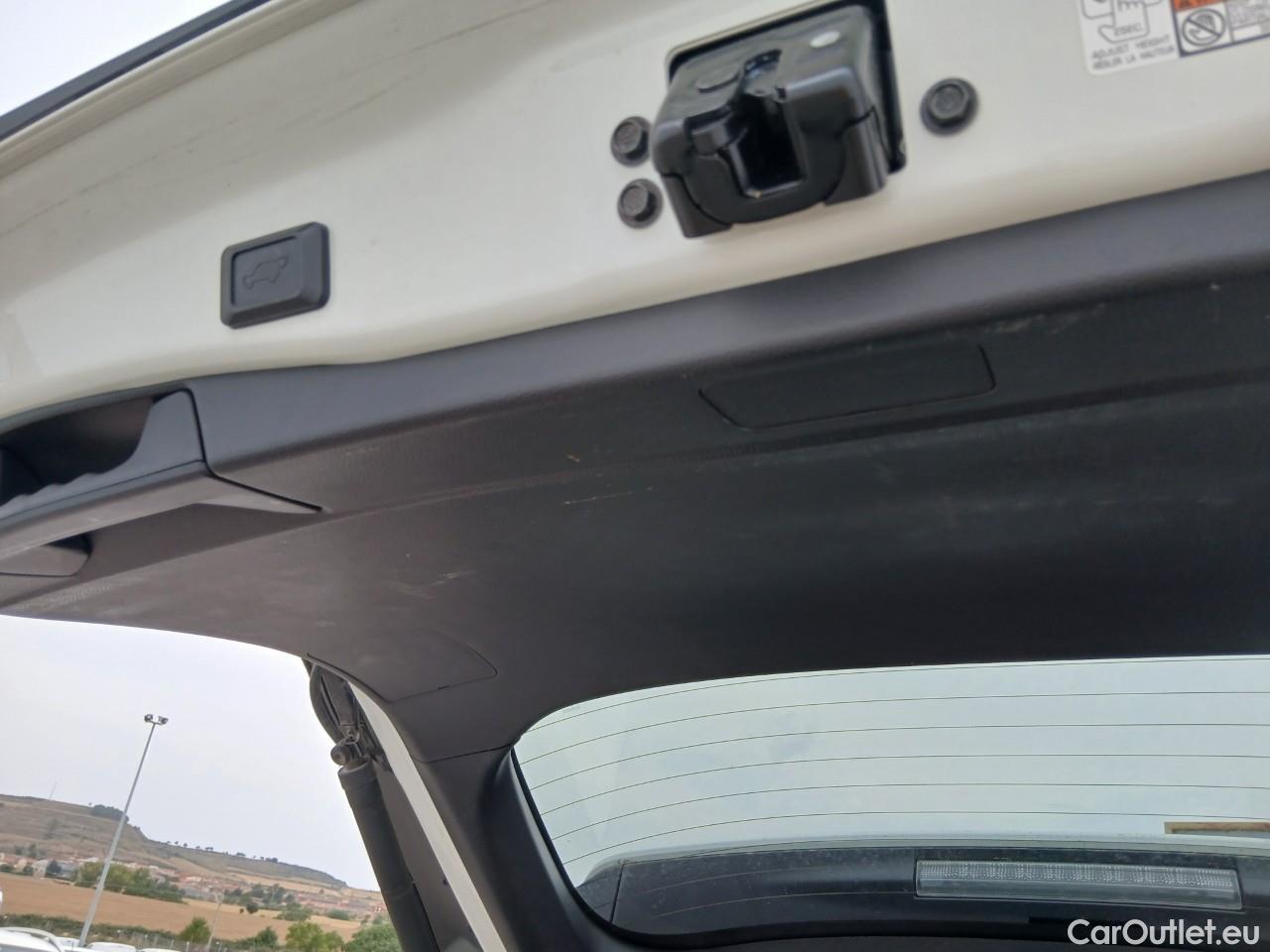  Toyota  RAV4 TOYOTA  / 2018 / 5P / todoterreno 2.5l 220H Advance Plus #19