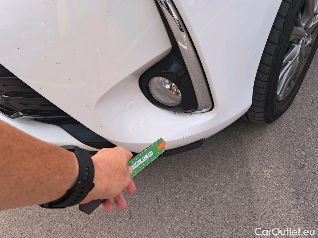  Toyota  Yaris TOYOTA  / 2017 / 5P / berlina con portón 1.5 Hybrid Active #10