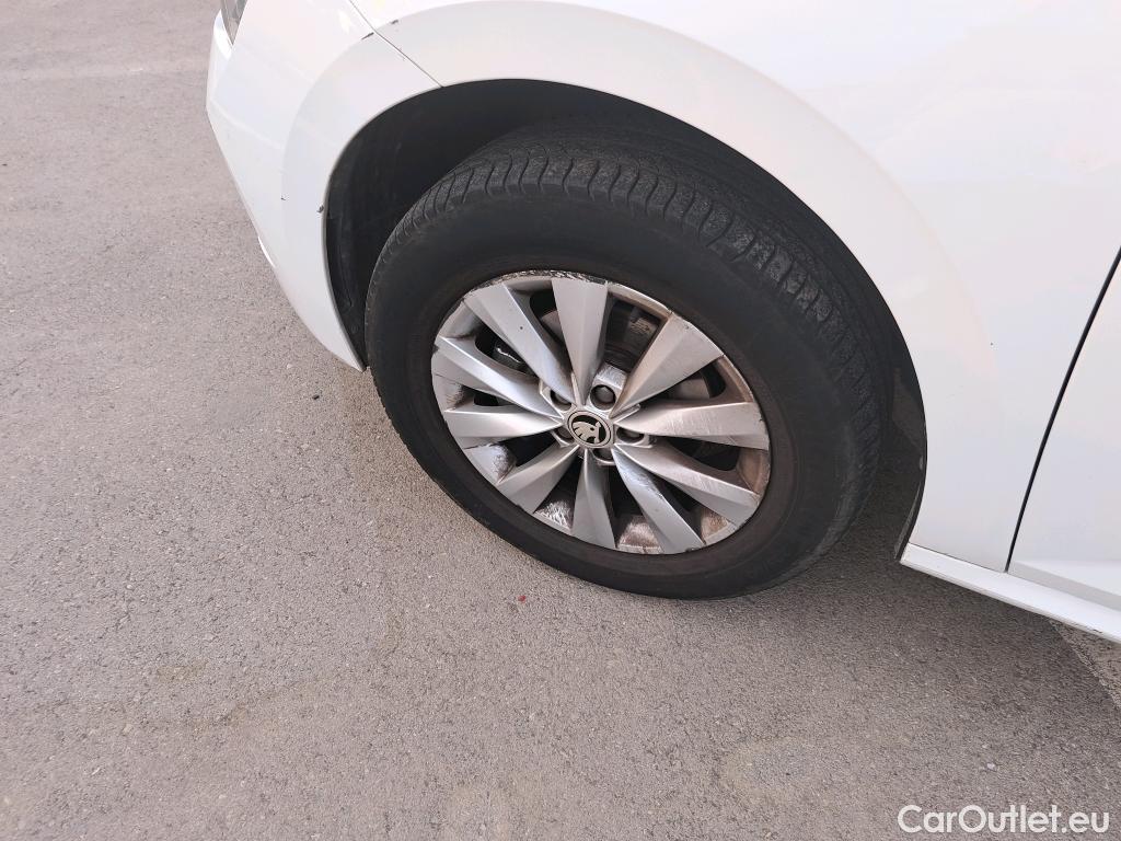  Skoda  KAMIQ SKODA  1.0 TSI 81kW (110CV) DSG Ambition #24
