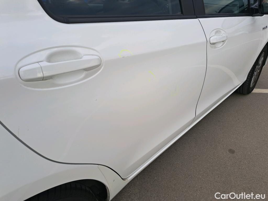  Toyota  Yaris TOYOTA  / 2017 / 5P / berlina con portón 1.5 Hybrid Active #3