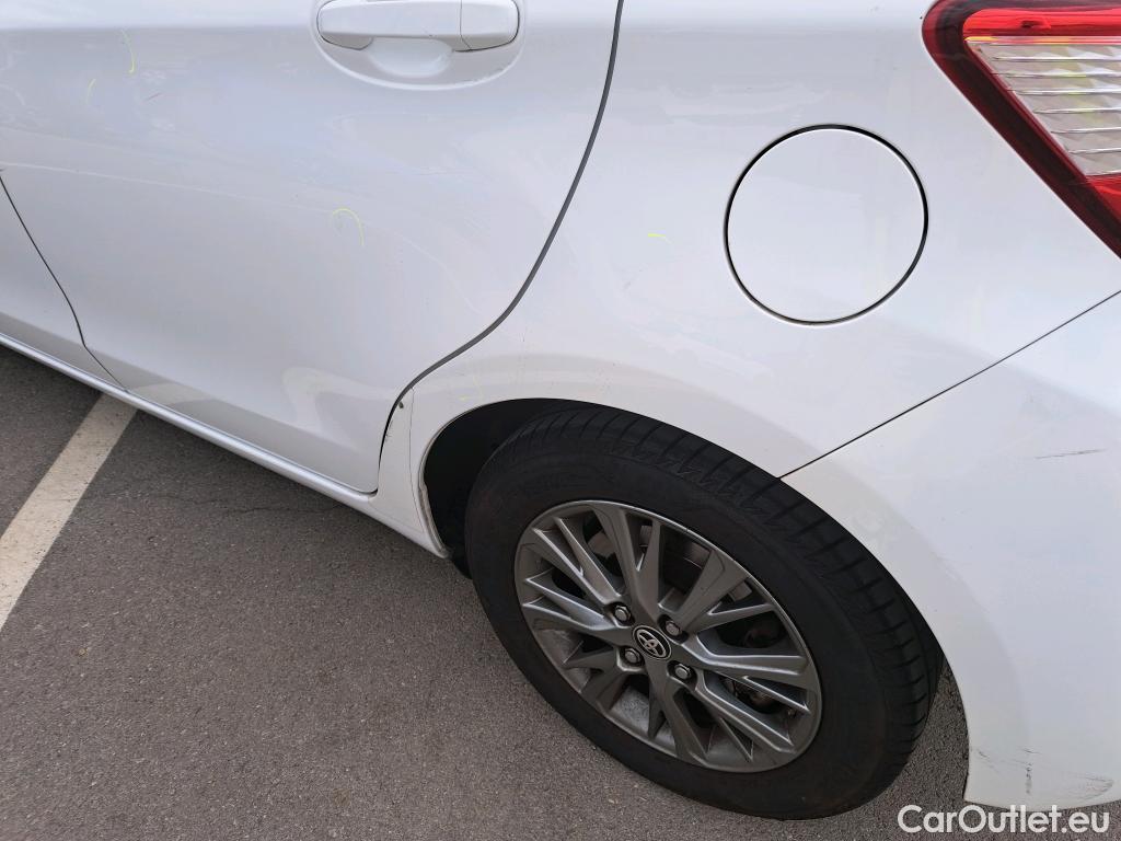  Toyota  Yaris TOYOTA  / 2017 / 5P / berlina con portón 1.5 Hybrid Active #7