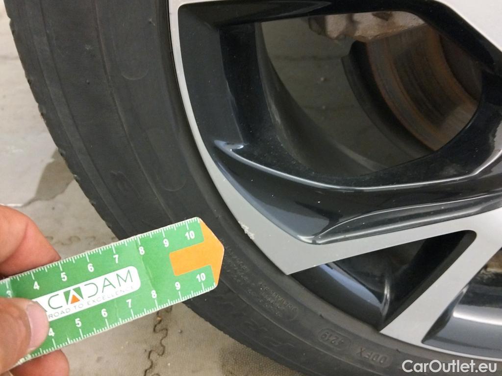  Toyota  C-HR TOYOTA  / 2016 / 5P / todoterreno 1.8 125H Advance #26