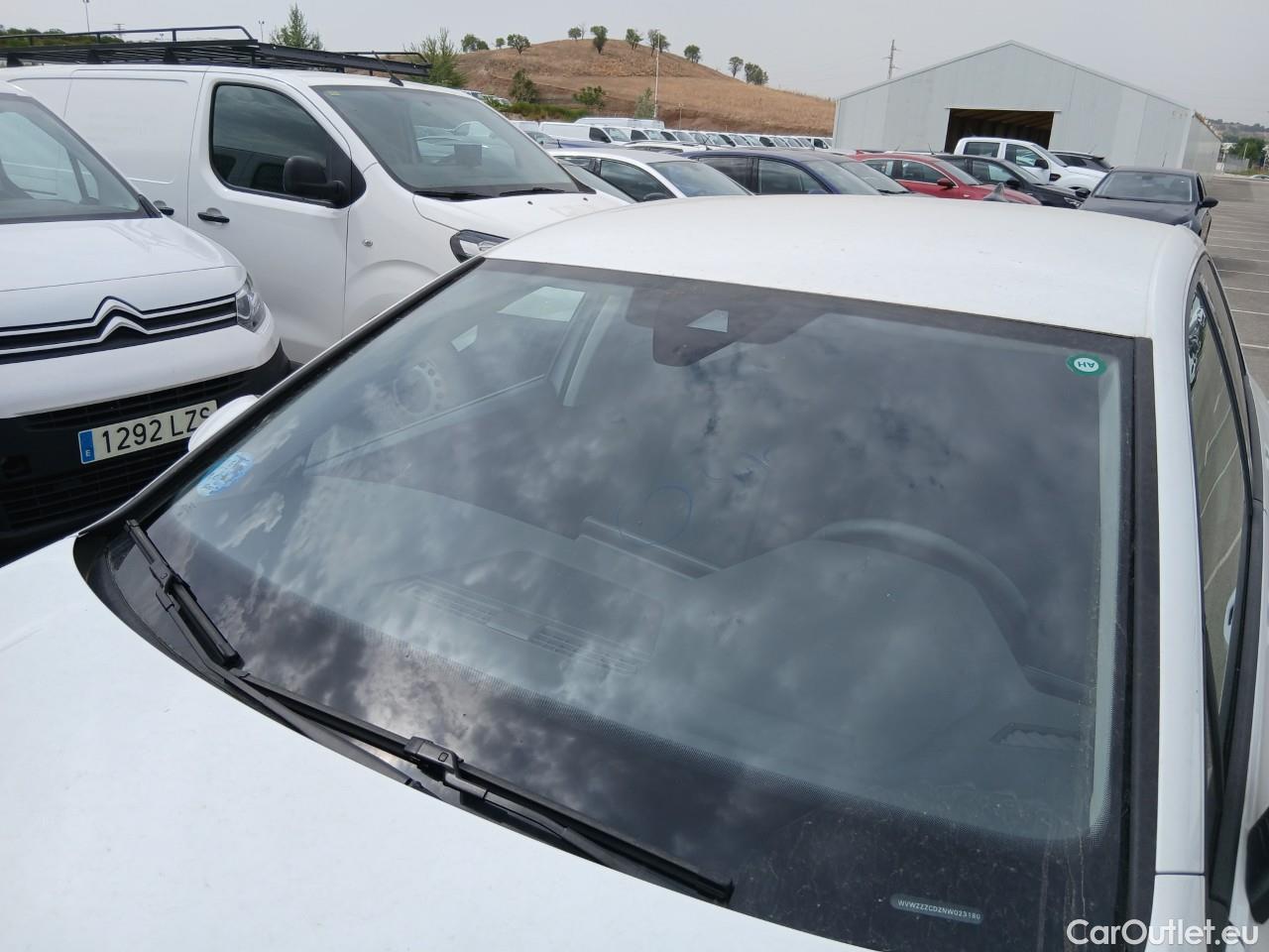  Volkswagen  Golf  VIII Berlina Life eTSI 1.0 TSI 110CV AT7 E6d #11