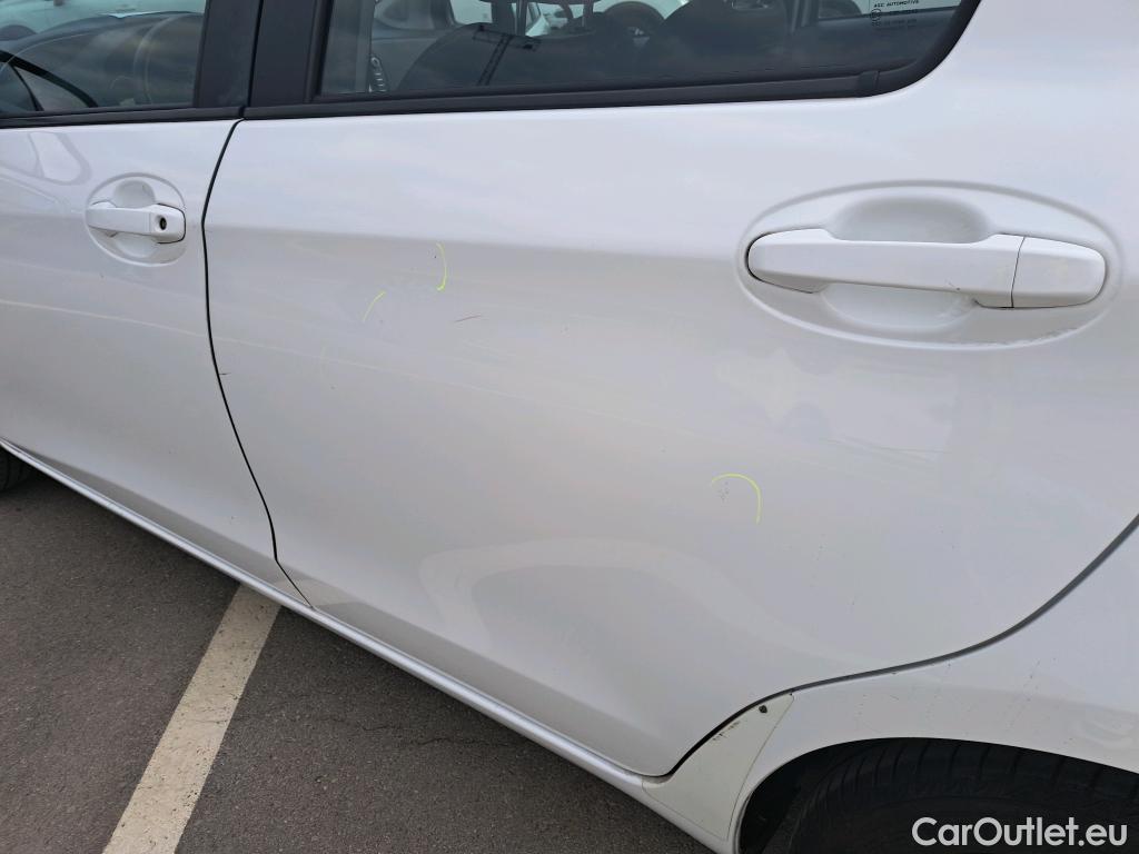  Toyota  Yaris TOYOTA  / 2017 / 5P / berlina con portón 1.5 Hybrid Active #19