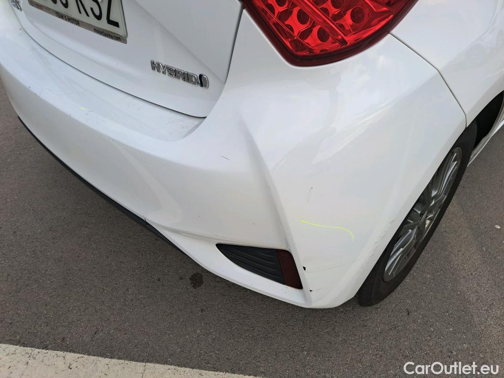  Toyota  Yaris TOYOTA  / 2017 / 5P / berlina con portón 1.5 Hybrid Active #15