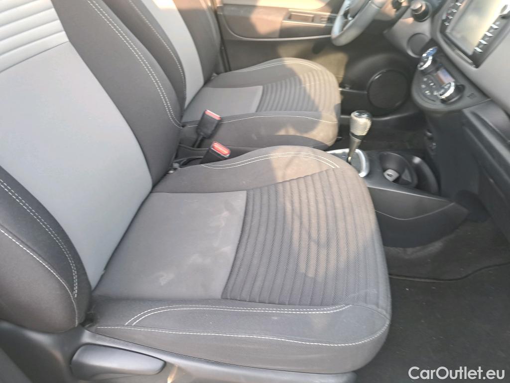  Toyota  Yaris TOYOTA  / 2017 / 5P / berlina con portón 1.5 Hybrid Active #25