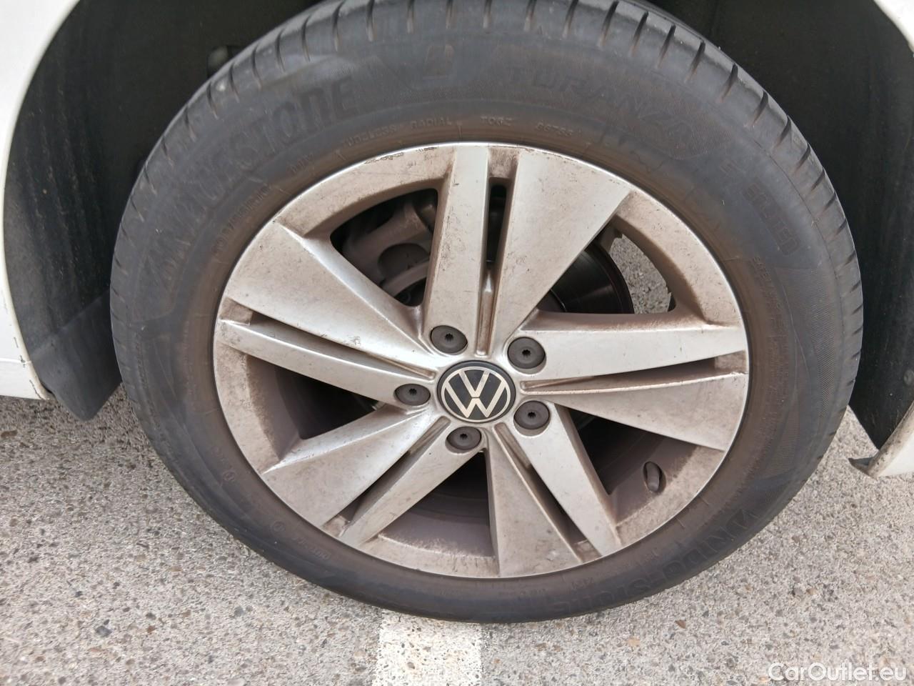  Volkswagen  Golf  VIII Berlina Life eTSI 1.0 TSI 110CV AT7 E6d #16