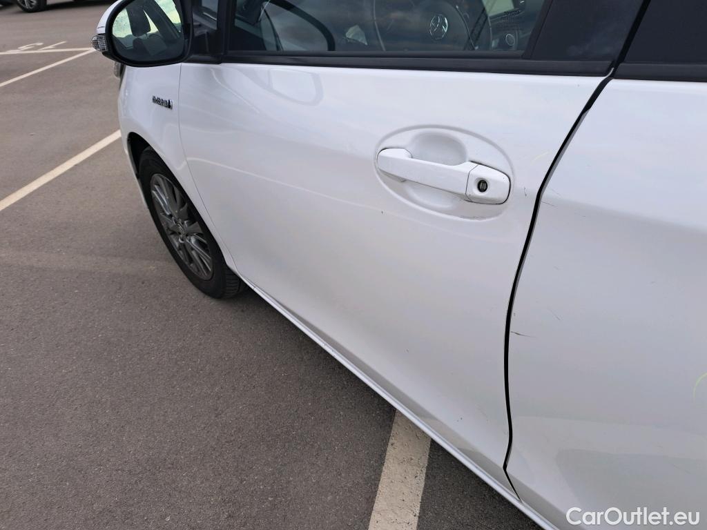  Toyota  Yaris TOYOTA  / 2017 / 5P / berlina con portón 1.5 Hybrid Active #17