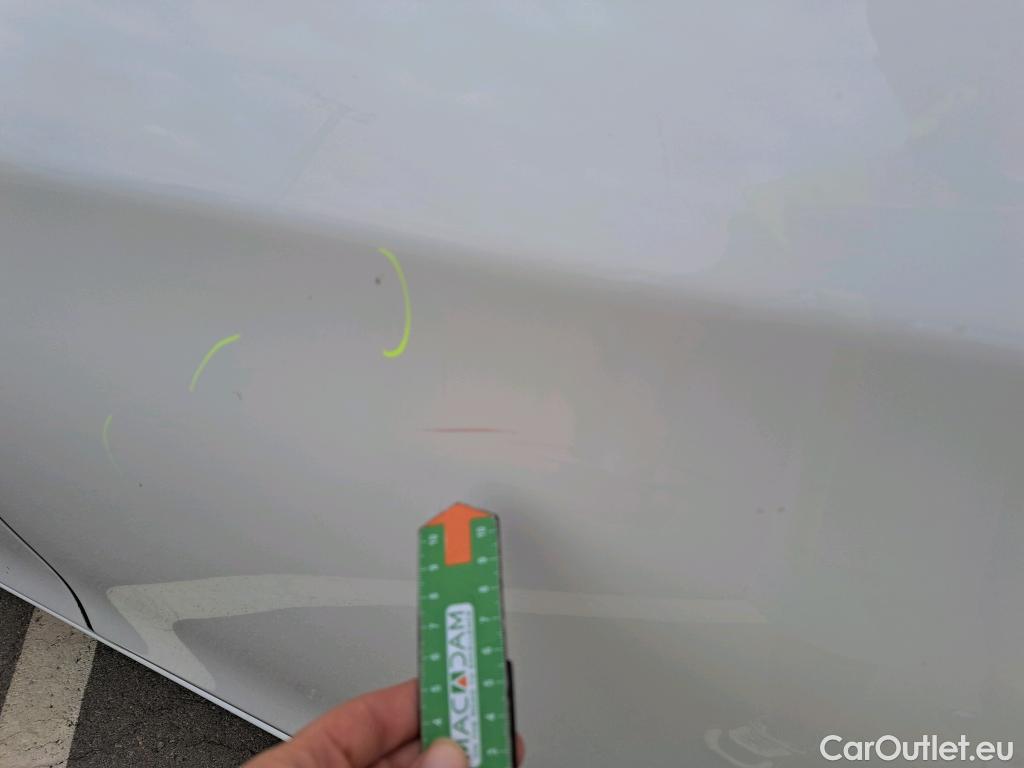  Toyota  Yaris TOYOTA  / 2017 / 5P / berlina con portón 1.5 Hybrid Active #20