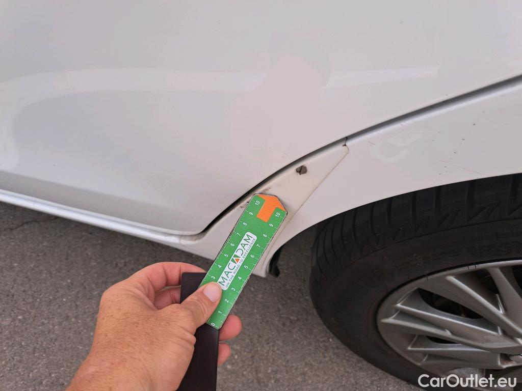  Toyota  Yaris TOYOTA  / 2017 / 5P / berlina con portón 1.5 Hybrid Active #14