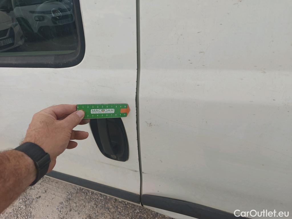  Fiat  Doblo FIAT Doblò Cargo/2015/4P/furgón derivado de turismo Cargo SX 1.3 Mjet 70 kW (95 CV) #27
