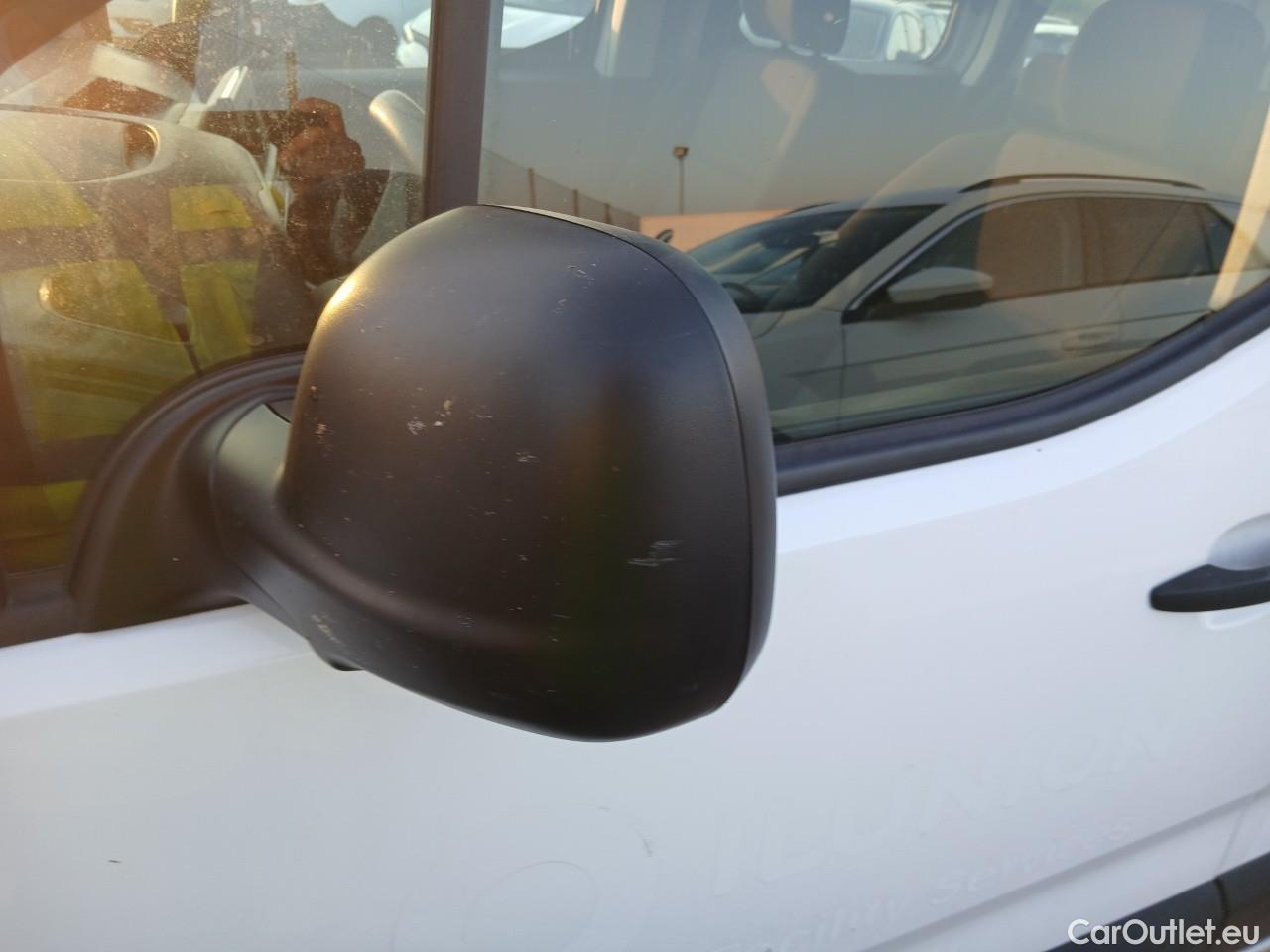  Opel  Combo OPEL  Life / 2018 / 5P / monovolumen compacto 1.5 TD 75kW (100CV) S/S Edition L #27