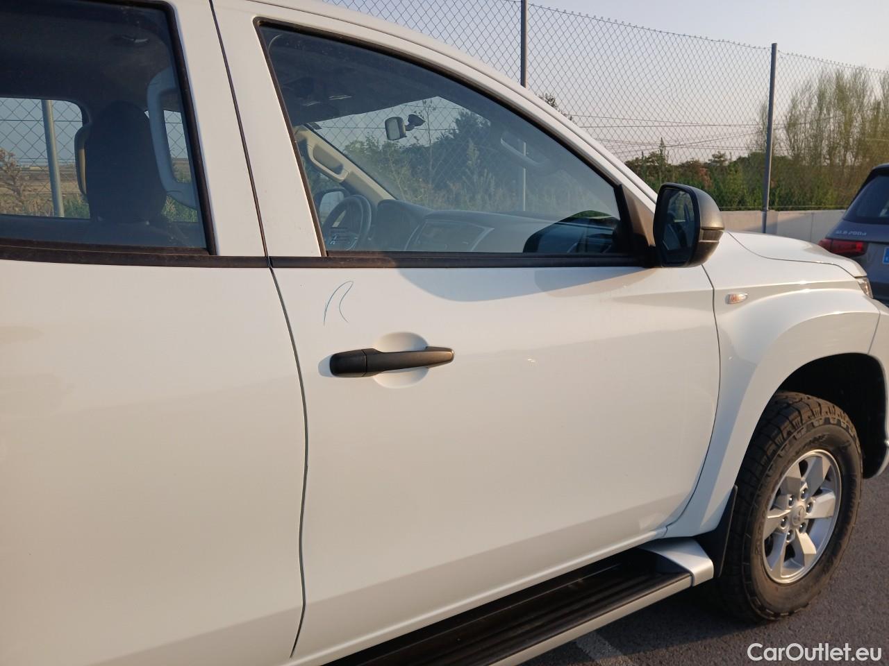  Mitsubishi  L200 MITSUBISHI  / 2019 / 4P / pickup doble cabina D/C 220 DI-D M-Pro #5
