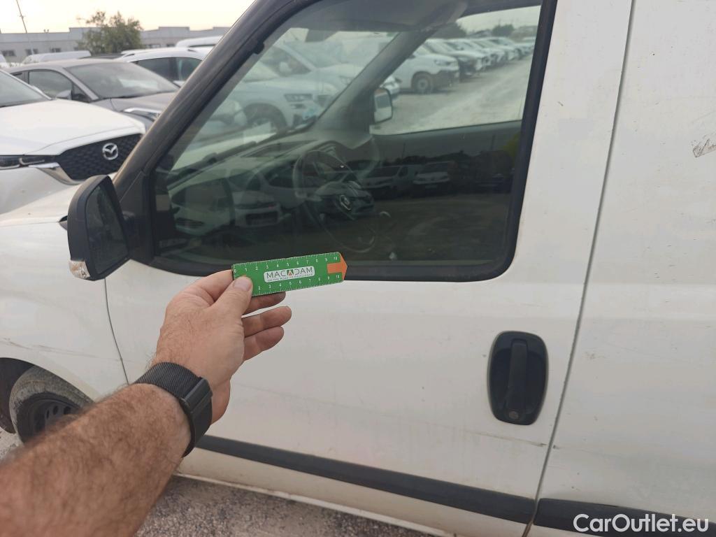  Fiat  Doblo FIAT Doblò Cargo/2015/4P/furgón derivado de turismo Cargo SX 1.3 Mjet 70 kW (95 CV) #26