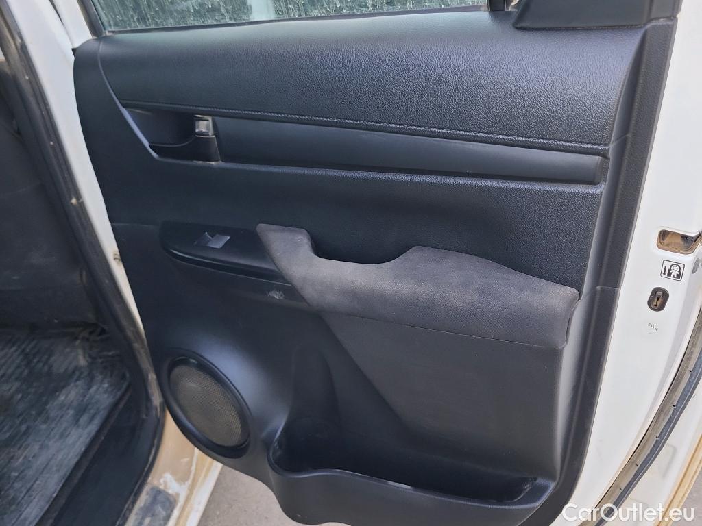  Toyota  Hilux TOYOTA  / 2020 / 4P / pickup 2.4 D-4D Cabina Doble GX #24