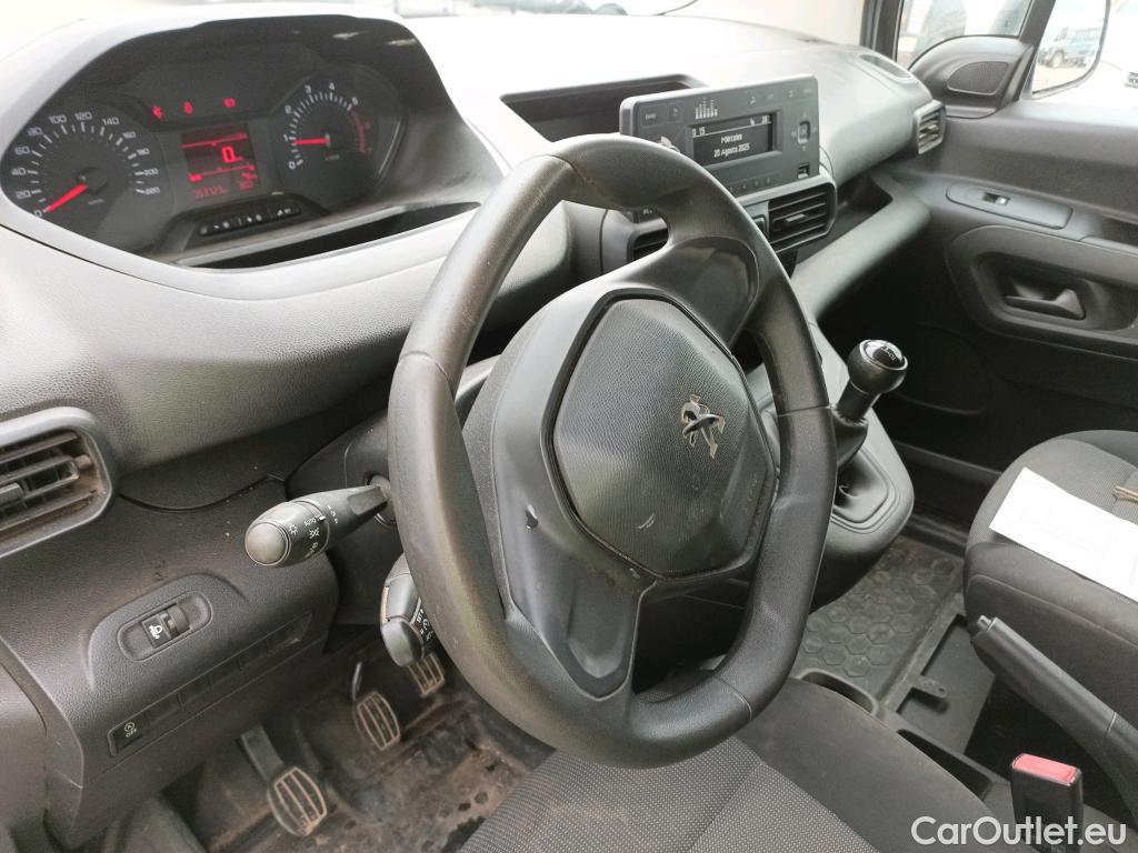  Peugeot  Partner PEUGEOT  / 2018 / 3P / furgón derivado de turismo Pro Standard 600kg BlueHDi 73kW #47