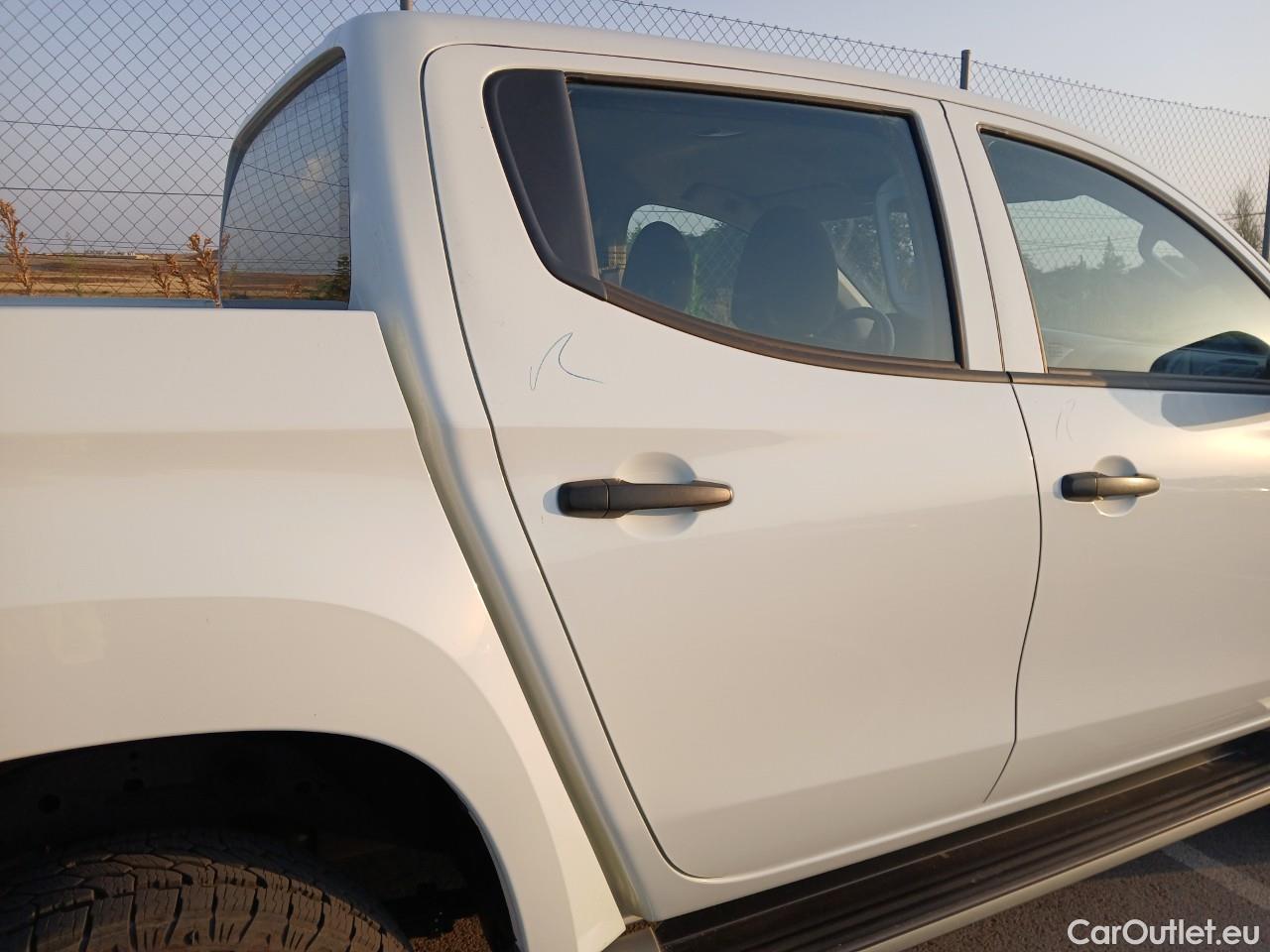  Mitsubishi  L200 MITSUBISHI  / 2019 / 4P / pickup doble cabina D/C 220 DI-D M-Pro #4