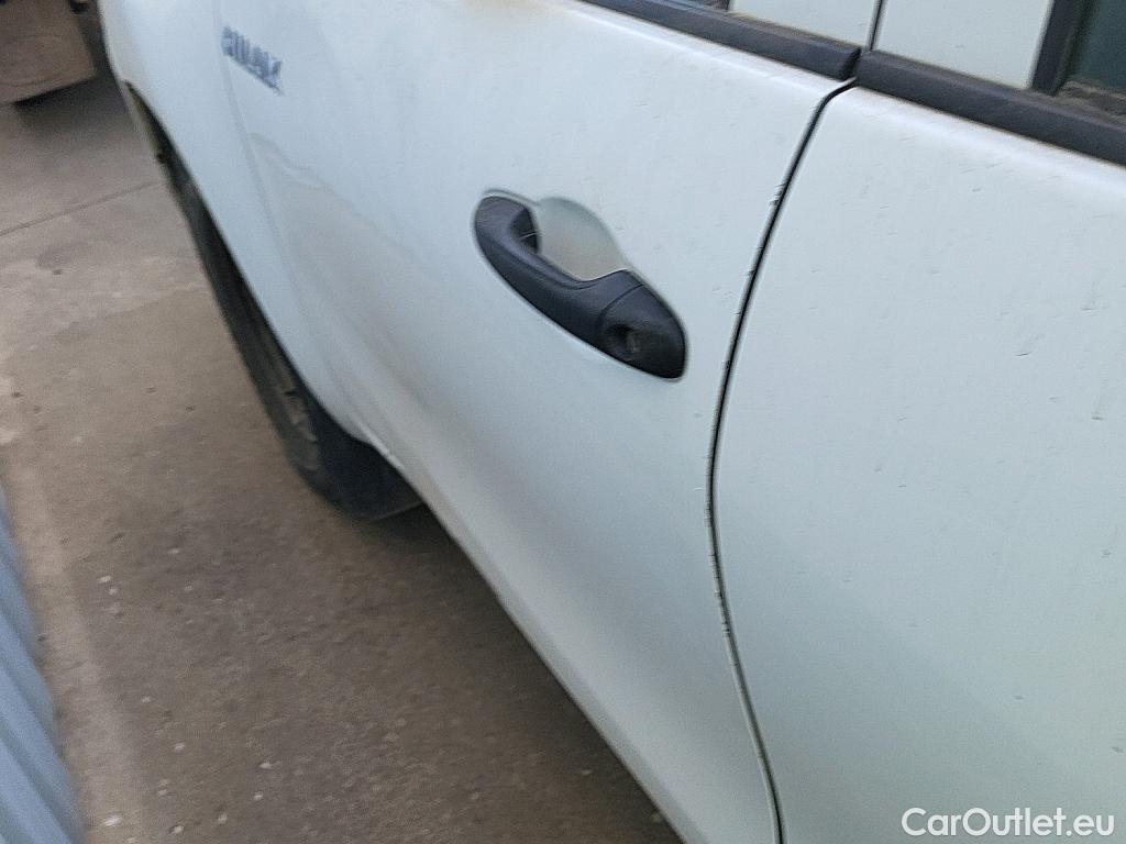  Toyota  Hilux TOYOTA  / 2020 / 4P / pickup 2.4 D-4D Cabina Doble GX #3