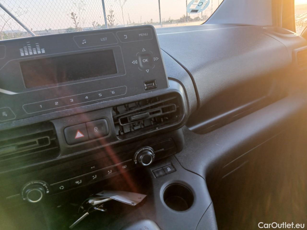  Opel  Combo OPEL  Life / 2018 / 5P / monovolumen compacto 1.5 TD 75kW (100CV) S/S Edition L #16