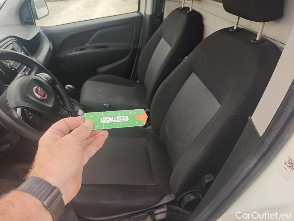  Fiat  Doblo FIAT Doblò Cargo/2015/4P/furgón derivado de turismo Cargo SX 1.3 Mjet 70 kW (95 CV) #32