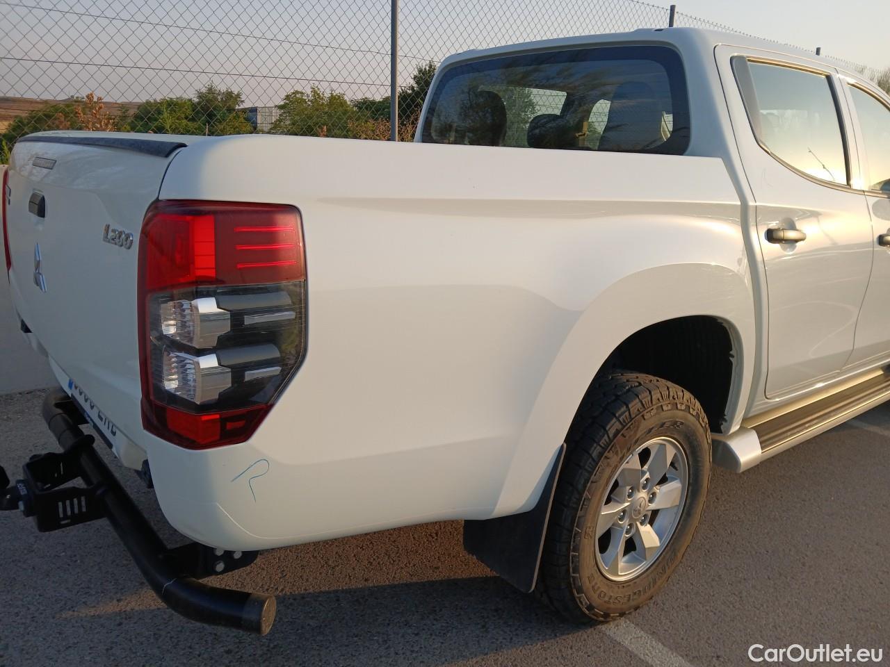  Mitsubishi  L200 MITSUBISHI  / 2019 / 4P / pickup doble cabina D/C 220 DI-D M-Pro #3