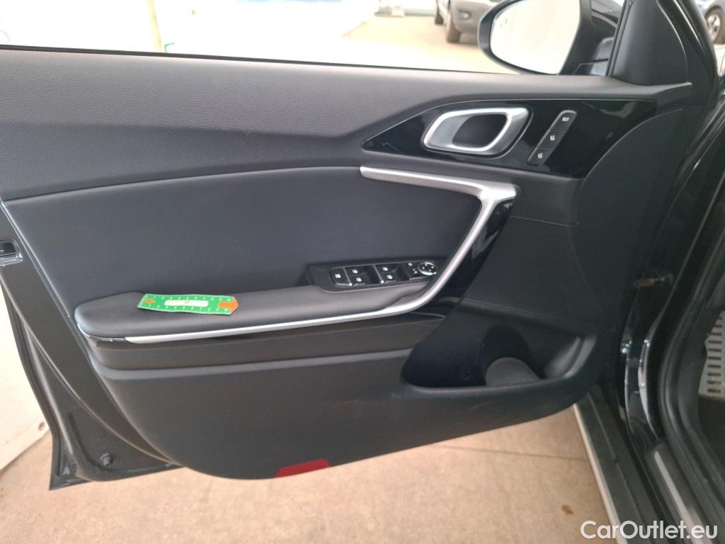  KIA  XCeed KIA  / 2019 / 5P / Crossover 1.6 GDI ISG ISG PHEV PREMIUM BUS DCT6 #1