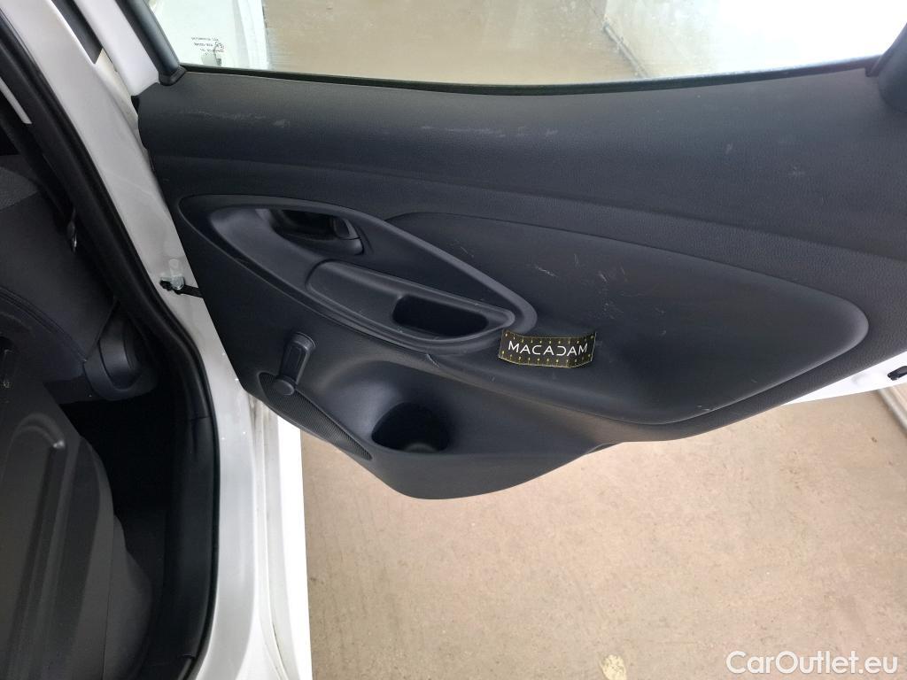  Toyota  Yaris  Hybride Affaires / 1.5 116h Dynamic Business / TRANSFO VP VF #23