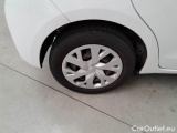  Toyota  Yaris TOYOTA  / 2017 / 5P / BERLINA 1.5 HYBRID BUSINESS #48
