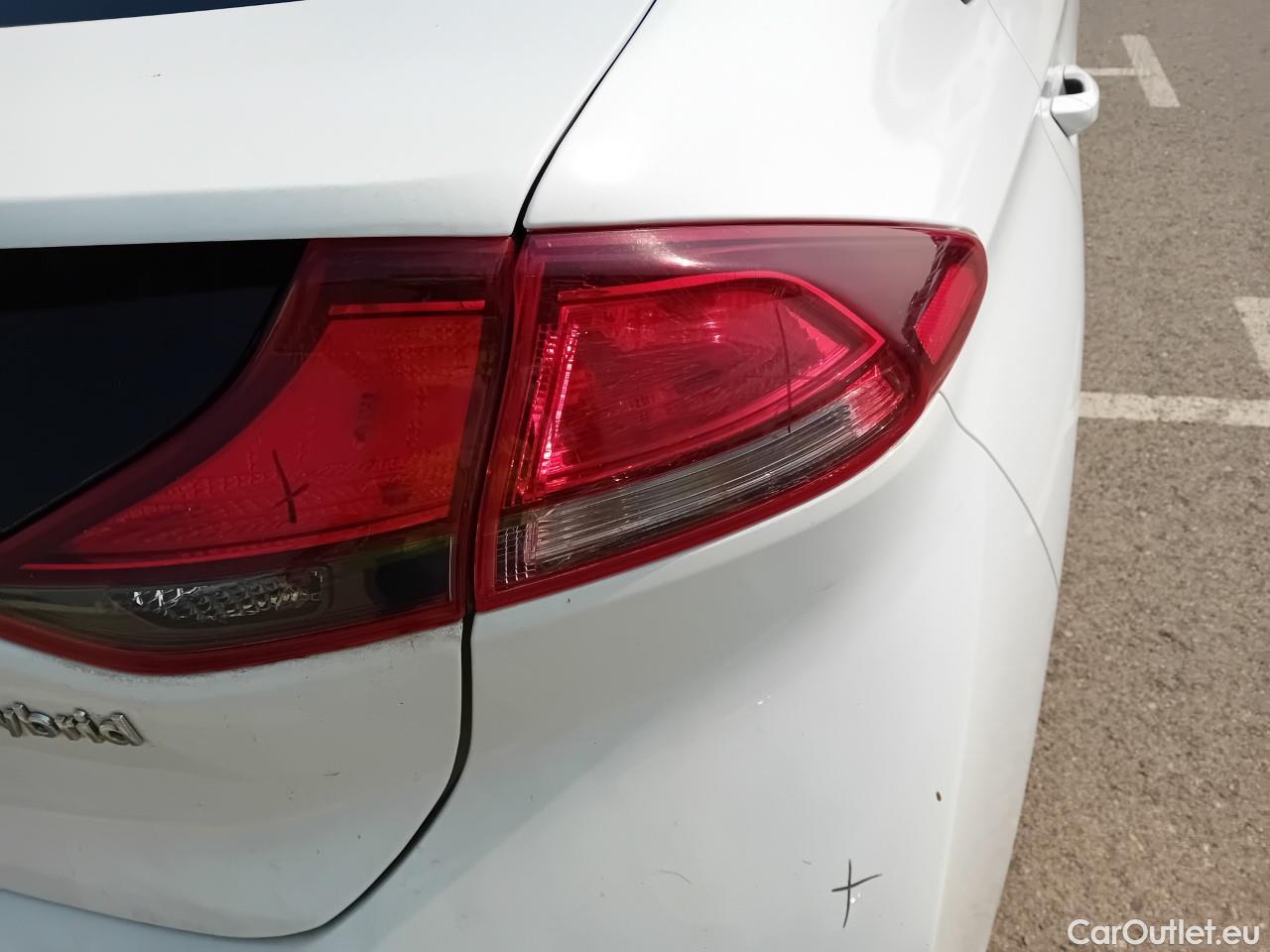  Hyundai   Ioniq HYUNDAI / 2019 / 5P / berlina con portón 1.6 GDI HEV Klass LE DCT #16