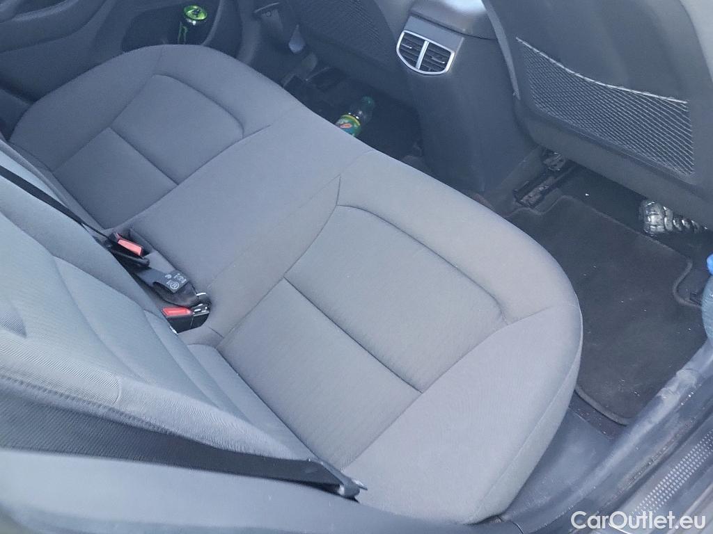  Hyundai   Ioniq HYUNDAI / 2019 / 5P / berlina con portón 1.6 GDI HEV Tecno DCT #16