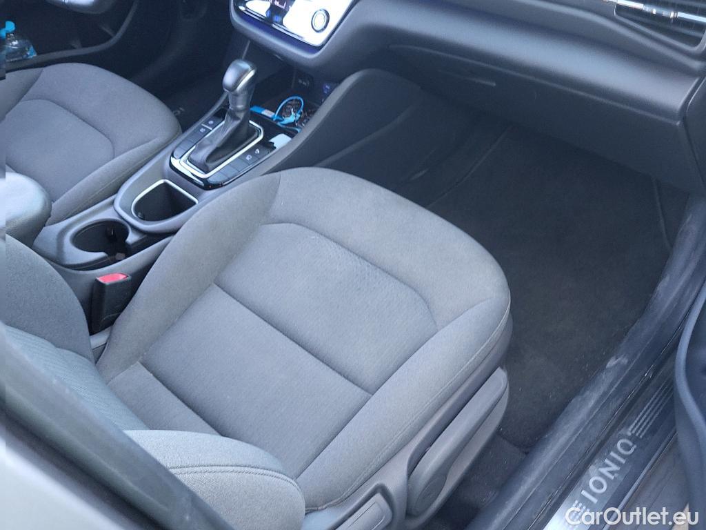  Hyundai   Ioniq HYUNDAI / 2019 / 5P / berlina con portón 1.6 GDI HEV Tecno DCT #17