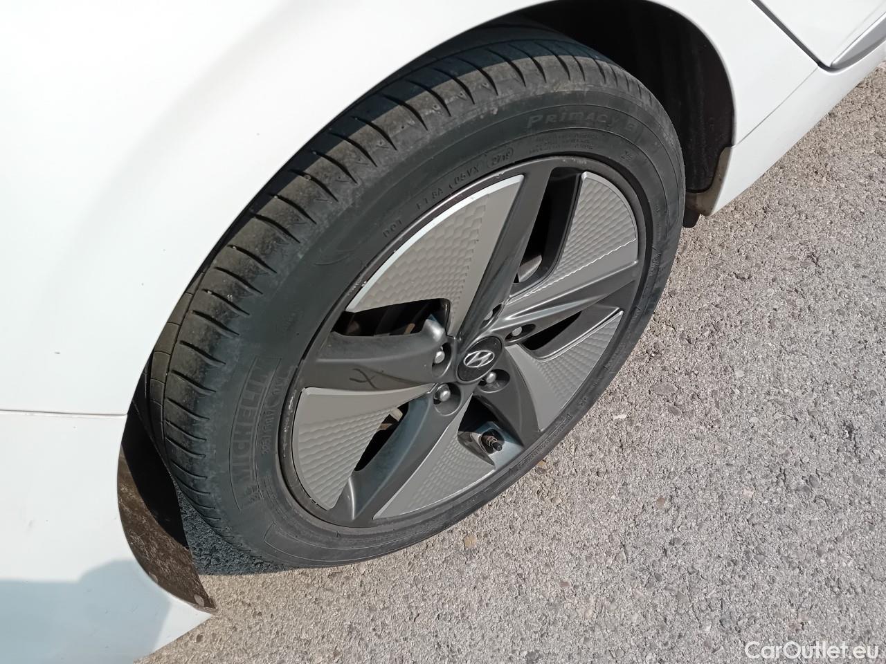  Hyundai   Ioniq HYUNDAI / 2019 / 5P / berlina con portón 1.6 GDI HEV Klass LE DCT #23
