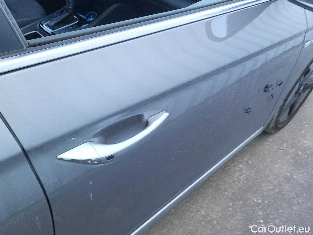  Hyundai   Ioniq HYUNDAI / 2019 / 5P / berlina con portón 1.6 GDI HEV Tecno DCT #1