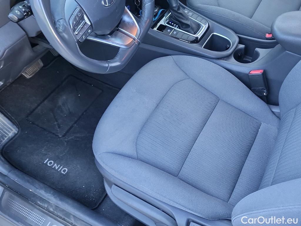  Hyundai   Ioniq HYUNDAI / 2019 / 5P / berlina con portón 1.6 GDI HEV Tecno DCT #18