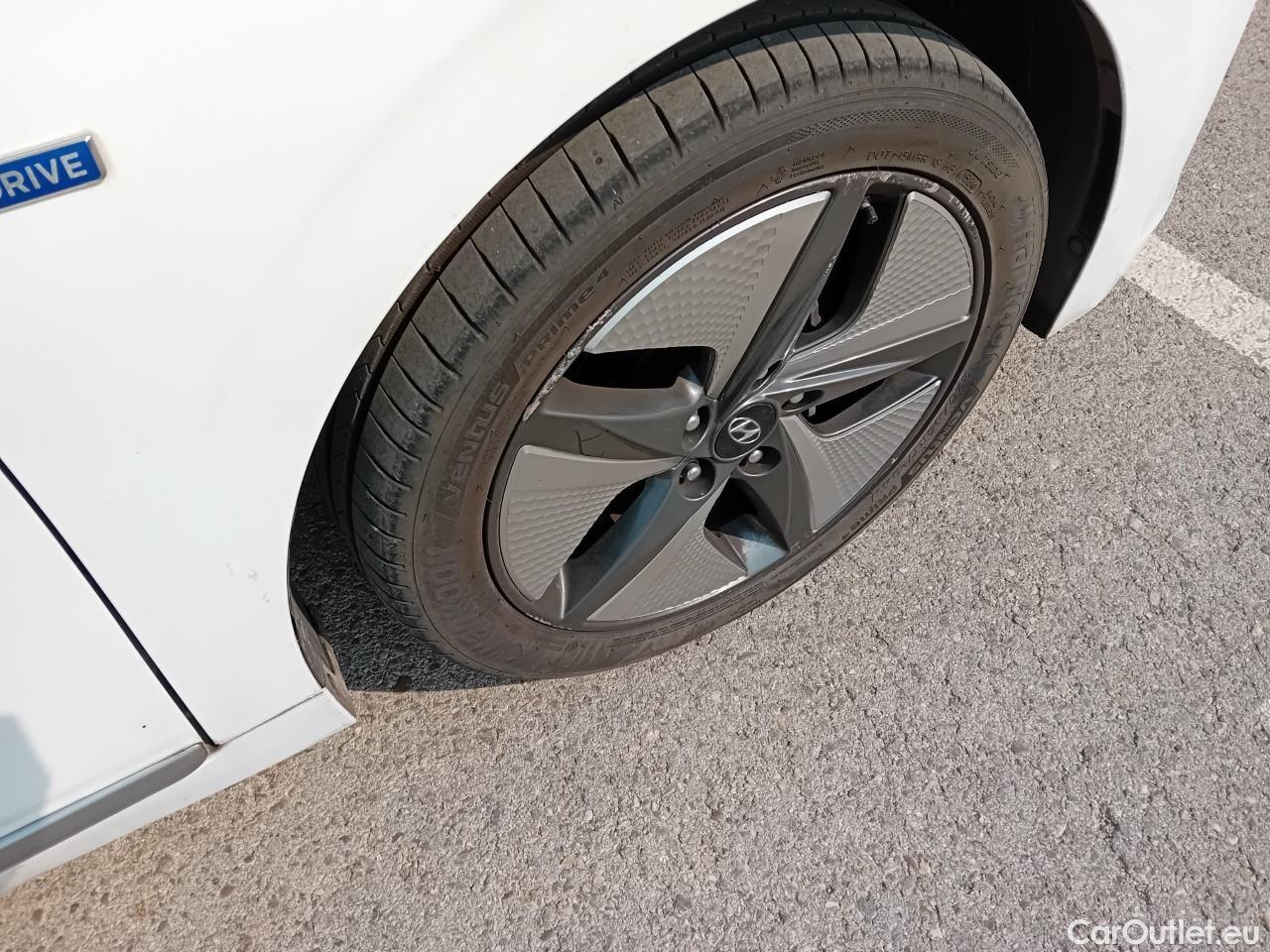  Hyundai   Ioniq HYUNDAI / 2019 / 5P / berlina con portón 1.6 GDI HEV Klass LE DCT #25