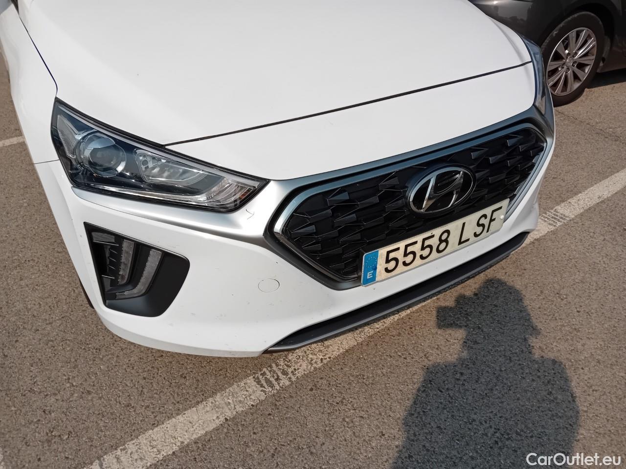  Hyundai   Ioniq HYUNDAI / 2019 / 5P / berlina con portón 1.6 GDI HEV Klass LE DCT #3