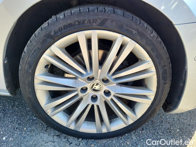  Skoda  Superb  Combi (3V5)(2015) Su.com.2.0TDI 147 4x4 L&K Aut #10