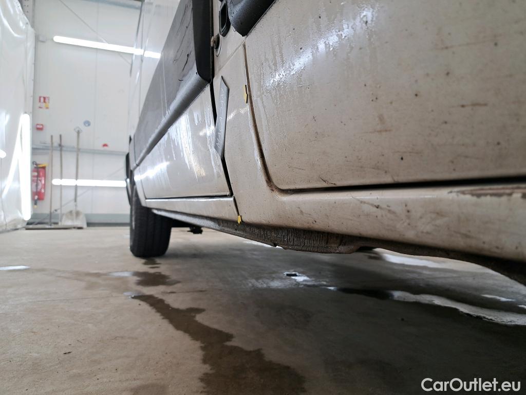  Renault  Master RENAULT  VU 4p Fourgon CA GC F3500 L2H2 dCi 125 #46